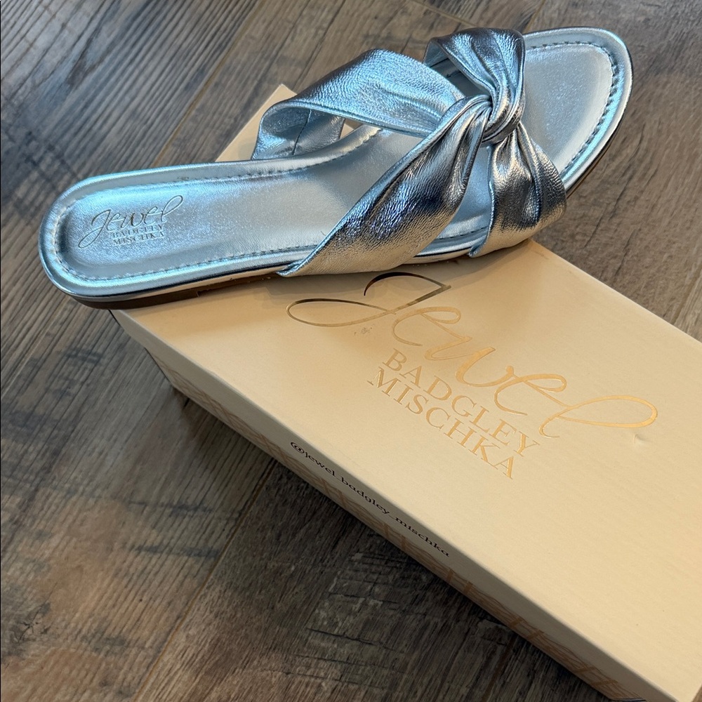 🆕 Badgley Mischka Nichole Sillea Silver Knot Slide Sandals - Picture 2 of 4